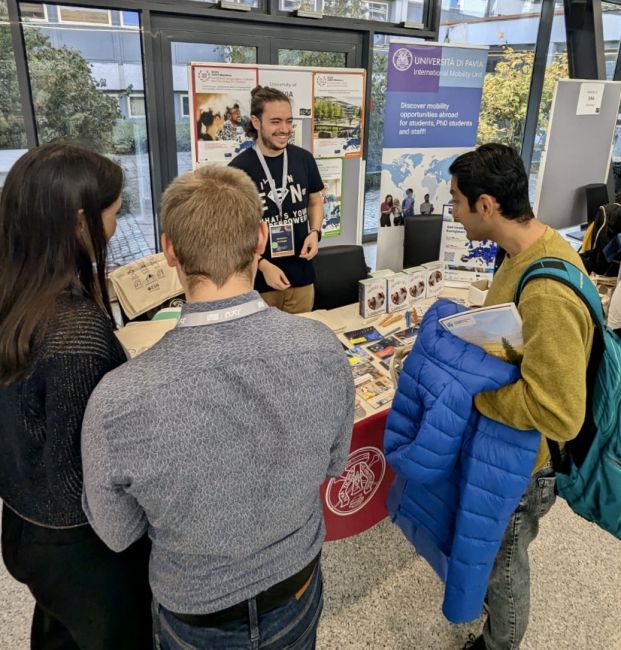 Lo stand UniPv alla Mobility Fair all'EC2U Forum di Linz