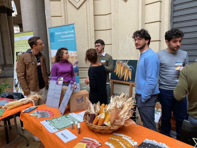Stand alla mostra mercato "Se mi mangi mi conservi"