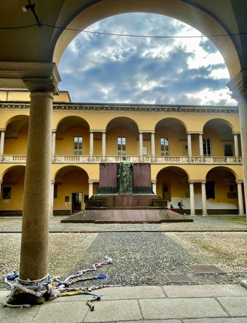 Esposizione "Rea (anti)monumentale: Azioni tra città e Oltrepò rurale" presso i cortili UniPv