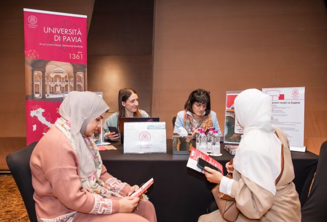 Eleonora Lazzarin ed Elena Fontana alla Fiera dello studio a Doha (Qatar)