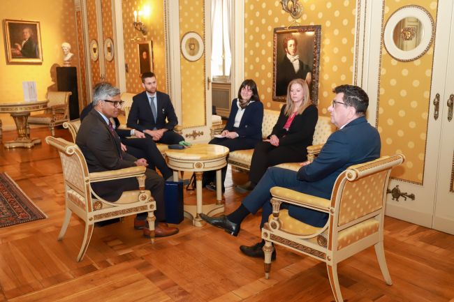 Il Console Generale dell'India a Milano, Sig. Lavanya Kumar, in Rettorato con il Rettore Francesco Svelto ed Elena Fontana e Michela Cobelli del Servizio Relazioni Internazionali UniPv