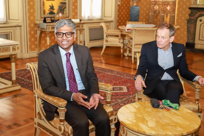 Il Console Generale dell'India a Milano, Sig. Lavanya Kumar, con il Prof. Axel Berkofsky in Rettorato