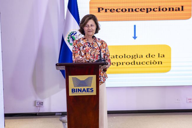 La prof.ssa Elena Rossi del Dipartimento di Medicina Molecolare dell'Università di Pavia e genetista presso la Fondazione IRCCS Mondino di Pavia.