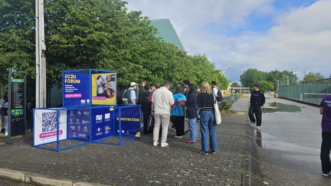 Il desk per l'accoglienza all'EC2U Forum di Coimbra