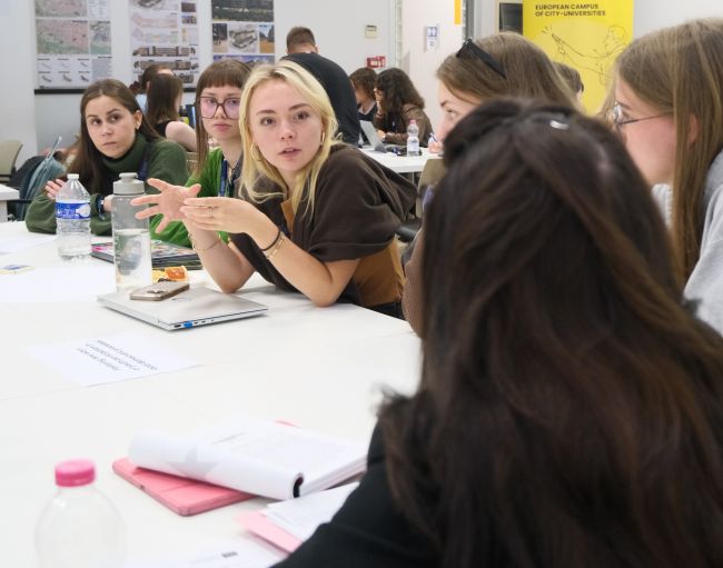 Gli studenti EC2U discutono sulle tematiche scelte