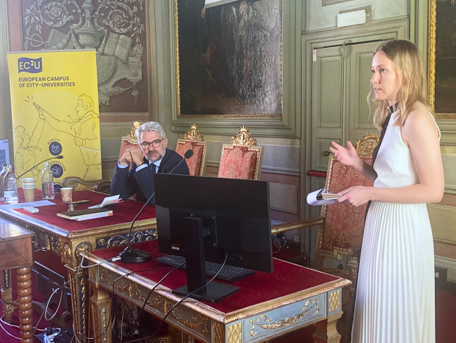 Julia Seppa presenting her thesis during the event