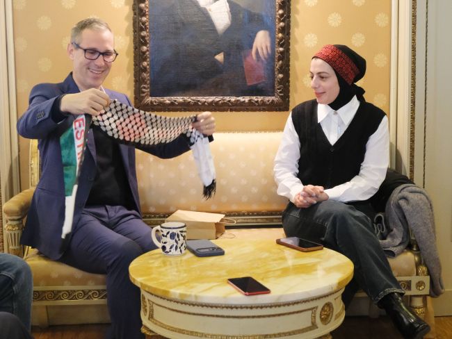 Ayah, student at the Cooperation and Development master in UniPv, brought a gift to Rector and prof. Missaglia