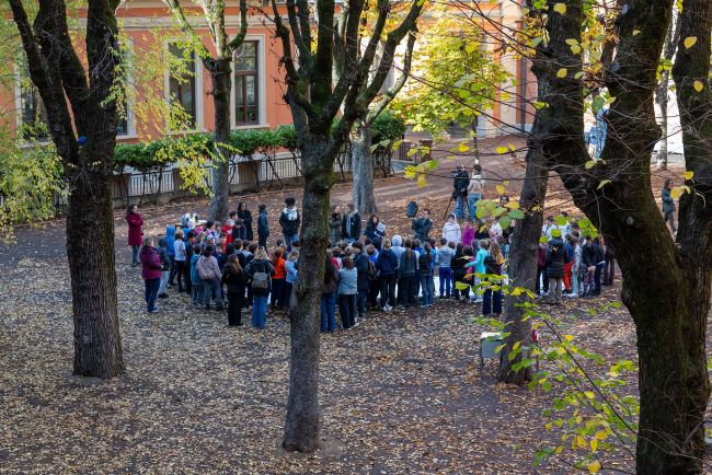 Foto di gruppo dei bambini e delle bambine che hanno preso parte al progetto.