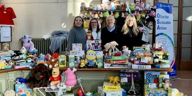 Lo stand di "Giocattoli in circolo" durante i Mercatini di Natale in Ateneo