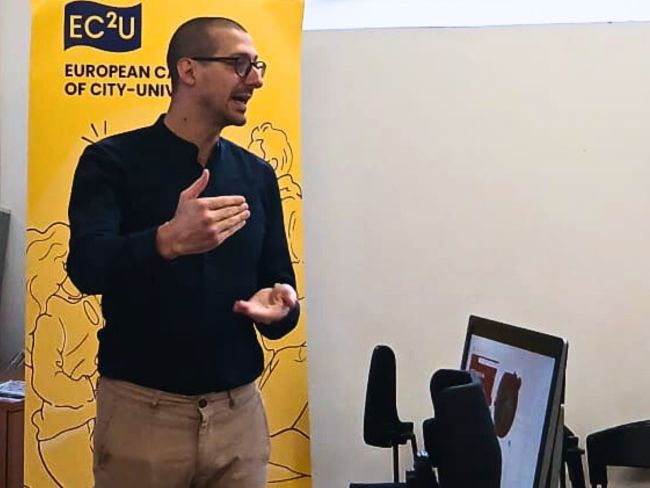 Enea Parimbelli talking about AI use and regulation in critical contexts