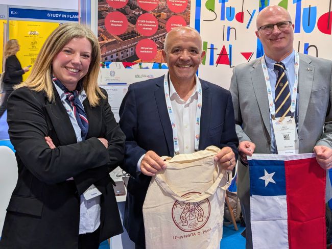 Rector's Delegate Marco Racchi and Michela Cobelli (UOC International Mobility) meeting universities and institutional representatives from Asia-Pacific area