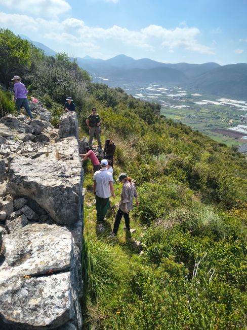 Lavoro sul campo durante le attività di indagine archeologica dell’Università di Pavia nel territorio di Fondi