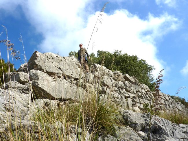 Il prof. Massimiliano Di Fazio durante le attività di indagine archeologica dell’Università di Pavia nel territorio di Fondi