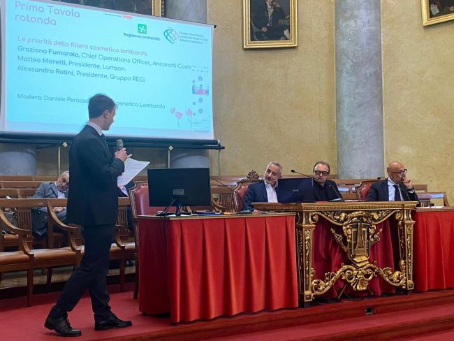Una delle tavole rotonde dell'incontro del Cluster Tecnologico Lombardo del Made in Italy – Sistema Cosmetico in Aula Magna.