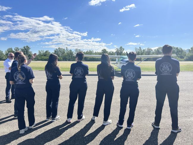 Le studentesse e gli studenti del Master in Medicina Tattica all'aeroporto di Novi Ligure.