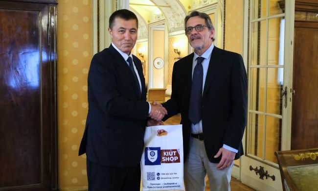 Mr. Vakhobov, Uzbech former minister and founder of KIUT, greeting Rector's Delegate prof. Missaglia