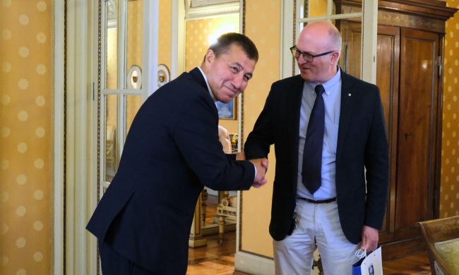 Mr. Vakhobov, Uzbech former minister and founder of KIUT, greeting Rector's Delegate prof. Racchi