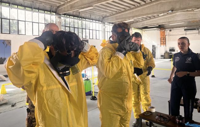 Gli studenti del Master in Medicina Tattica durante le esercitazioni relative alle minacce CBNR
