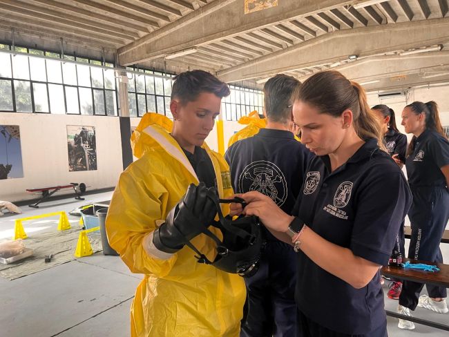 Gli studenti del Master in Medicina Tattica durante le esercitazioni relative alle minacce CBNR