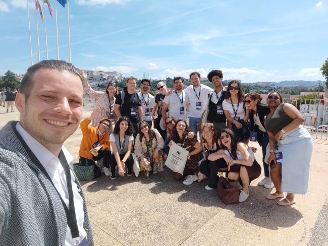 EC2U Forum a Coimbra: foto di gruppo degli EC2U Ambassadors con il Communication Officer di Linz, Gregor Pech