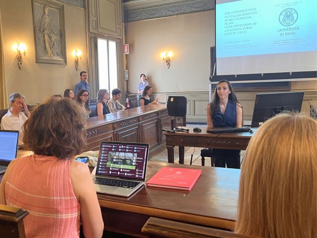 Rebecca Chiapello durante la dissertazione di tesi