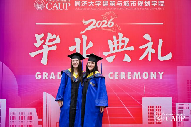Due delle laureate del Double Master's Degree Programme in Building Engineering