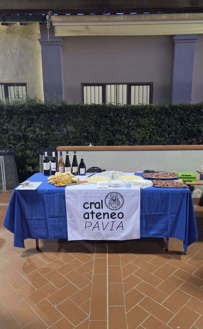 Il tavolo del CRAL Ateneo Pavia al convivium con i prodotti del territorio