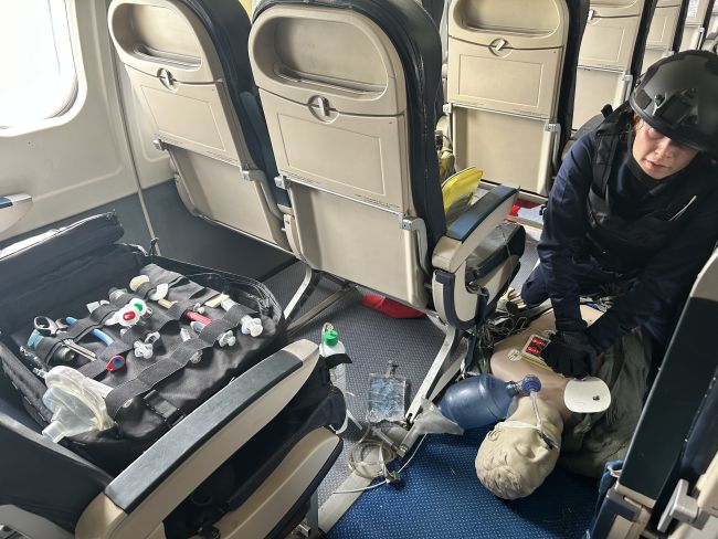 Esercitazioni mediche sull'aeromobile di linea