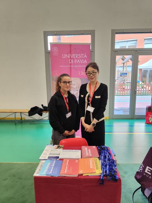 Lo stand UniPv all'ISM International School Milan University Fair 